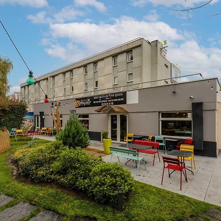 宜必思里尔阿斯克新城大体育场酒店 外观 照片