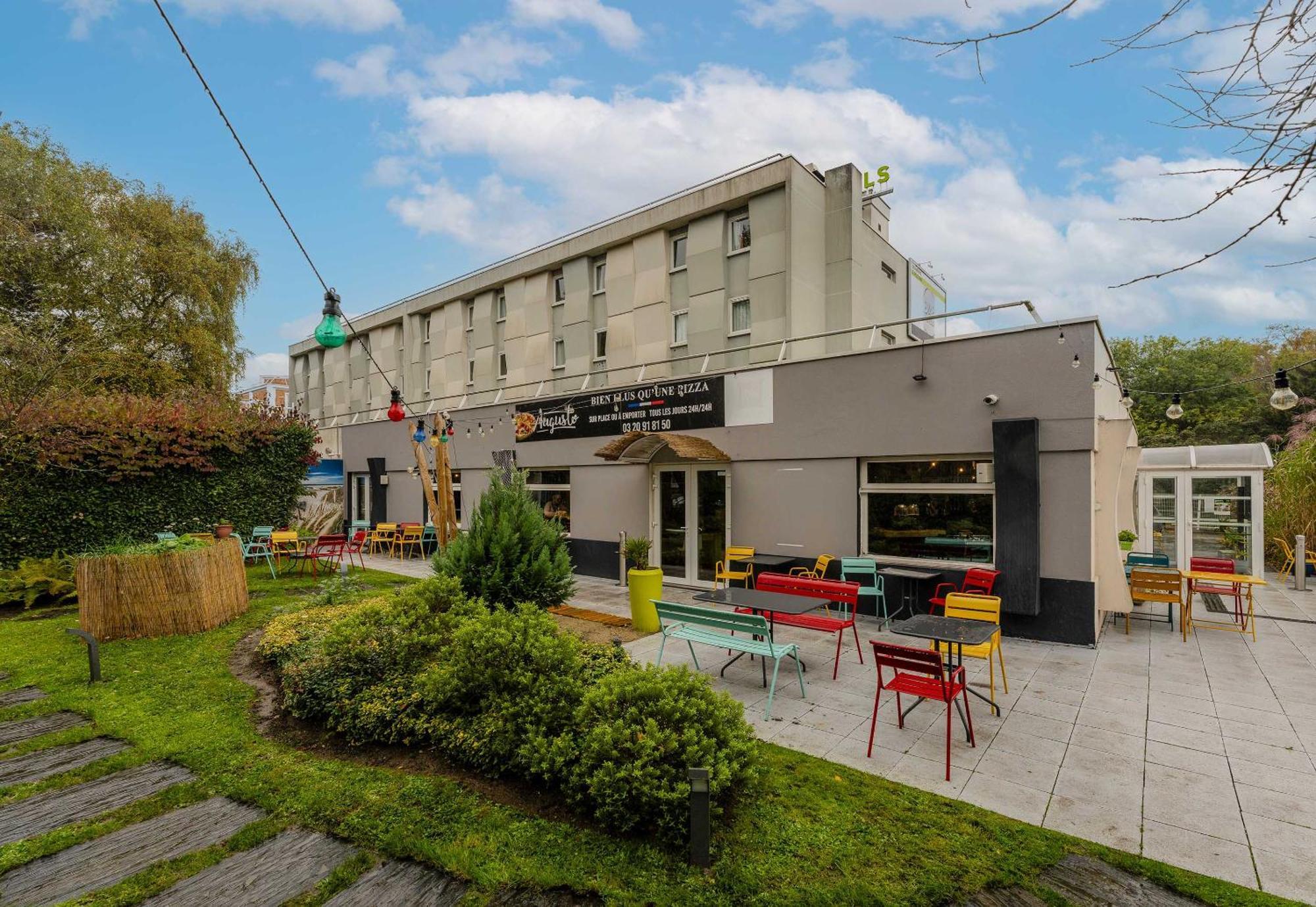 宜必思里尔阿斯克新城大体育场酒店 外观 照片