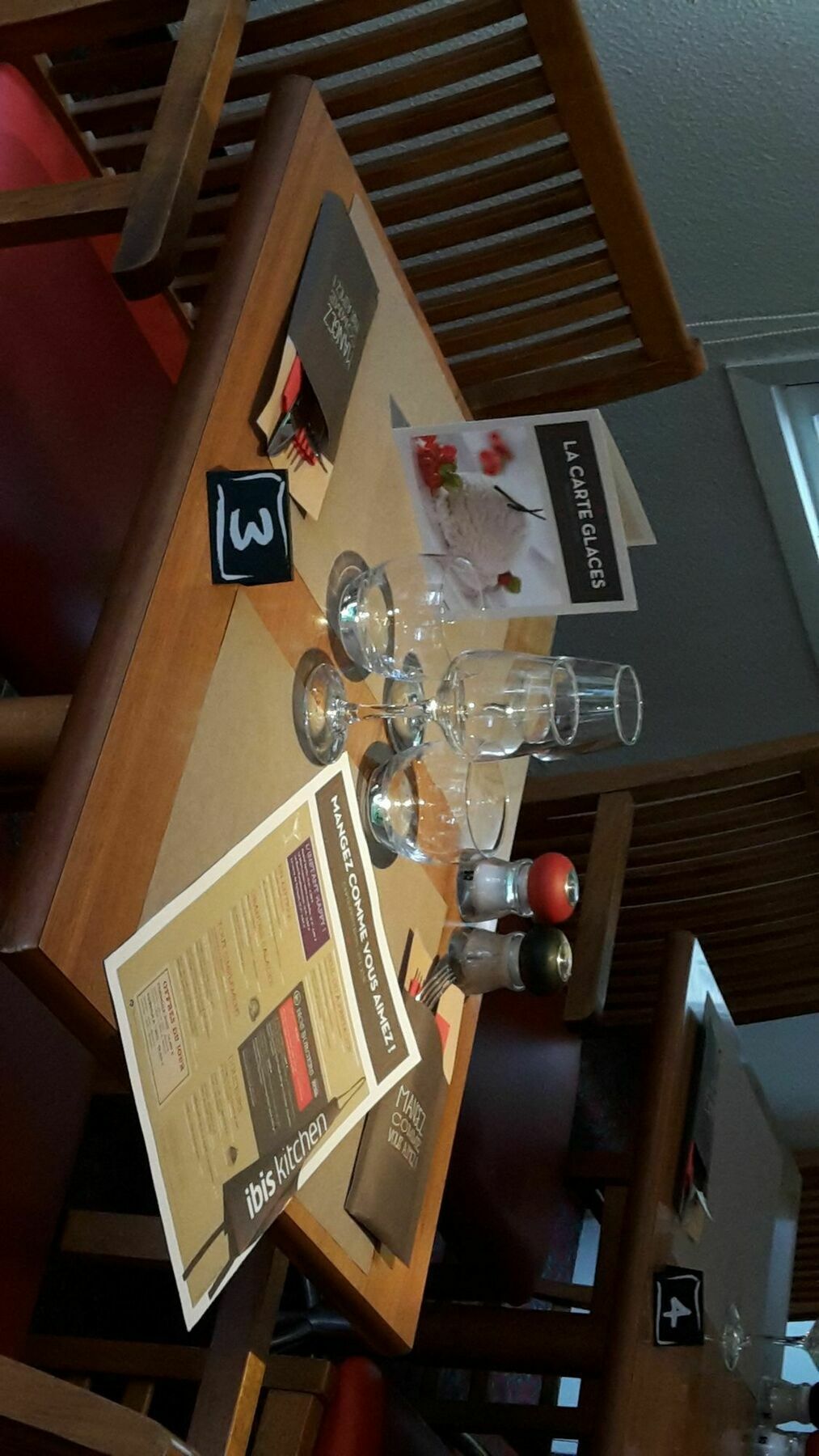 宜必思里尔阿斯克新城大体育场酒店 外观 照片