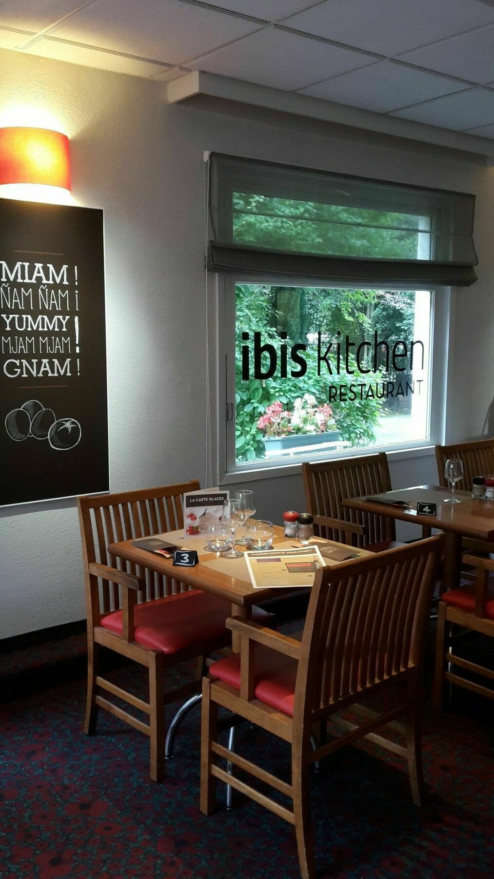 宜必思里尔阿斯克新城大体育场酒店 外观 照片